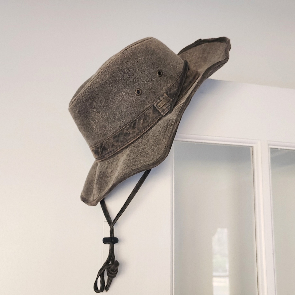STETSON Narrative Distressed Canvas Sage Men's Hat Chin Strap & Metal Logo.